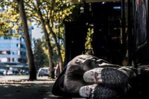 Stephen Y. Liang, MD, in the Division of Infectious Diseases, and Nathanial S. Nolan, MD, ID fellow, discuss the risks of COVID-19 faced by unhoused people in the St. Louis region.