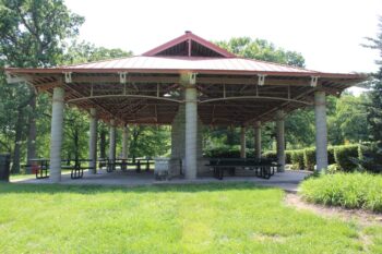 Photo of covered picnic site number 7 at St. Louis Forest Park.
