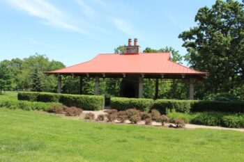 Photo of covered picnic site number 7 at St. Louis Forest Park.